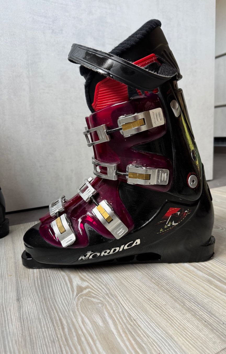 Nordica Skis: Soulier de ski d'occasion – Gebraucht aus St Ursanne von fre_6xqh