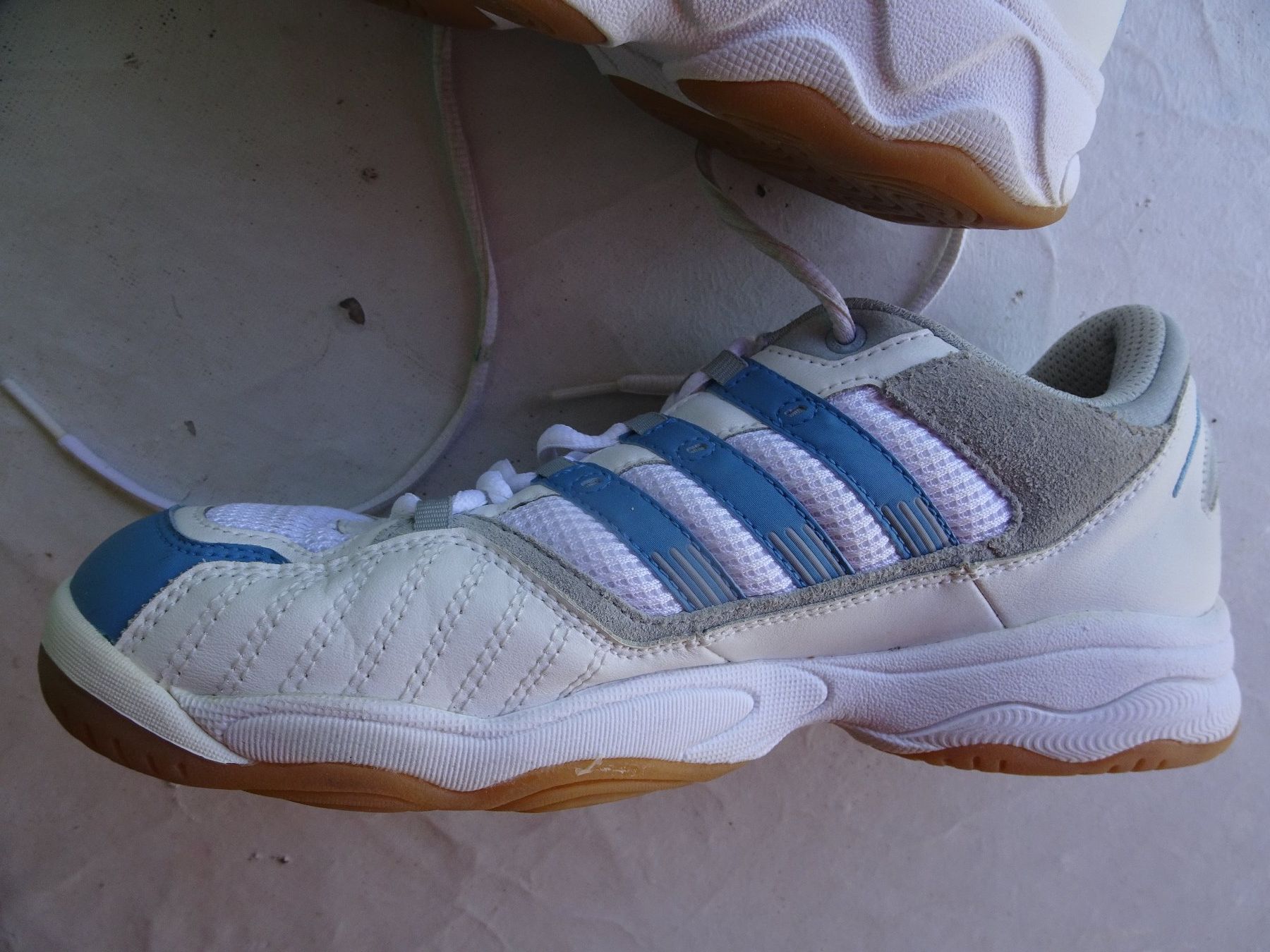 Adidas Damenschuhe: weiss-blaue Adidas Sneaker Gr. 40 – Neu (gemäss Beschreibung) aus männedorf von purzelchen 3