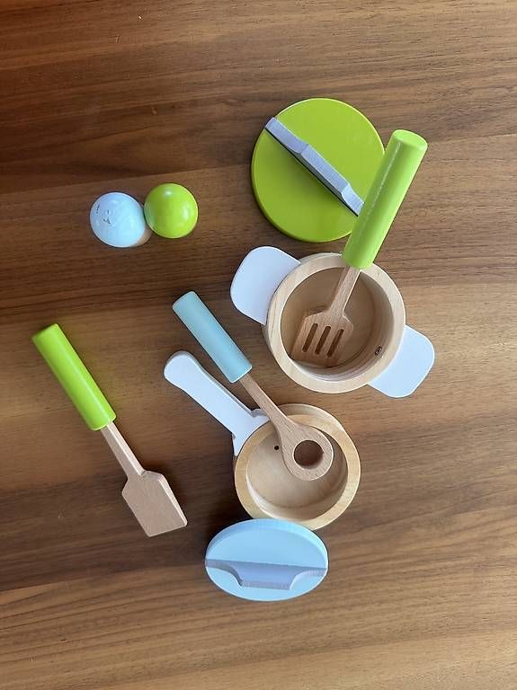 Services de table: Kinder Geschirr und Topfset Holz – D'occasion à Kreuzlingen par pia_mm7h 2