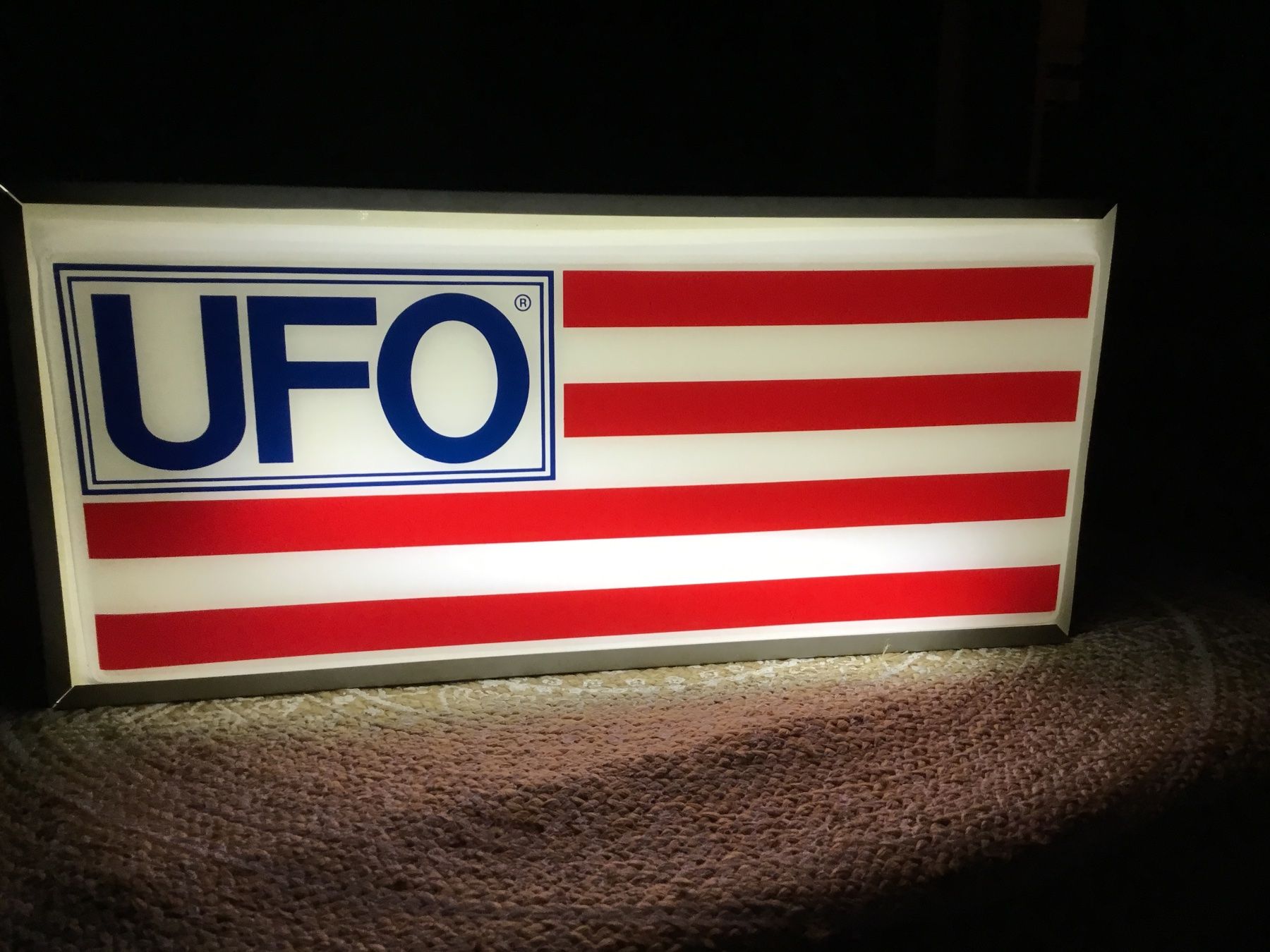 Tutte le decorazioni: Leuchtreklame UFO – Usato da St. Niklausen LU venduto da val_y8jm 2