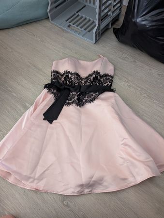 Abendkleid rosa Grösse 36 Spitzenbesatz Band