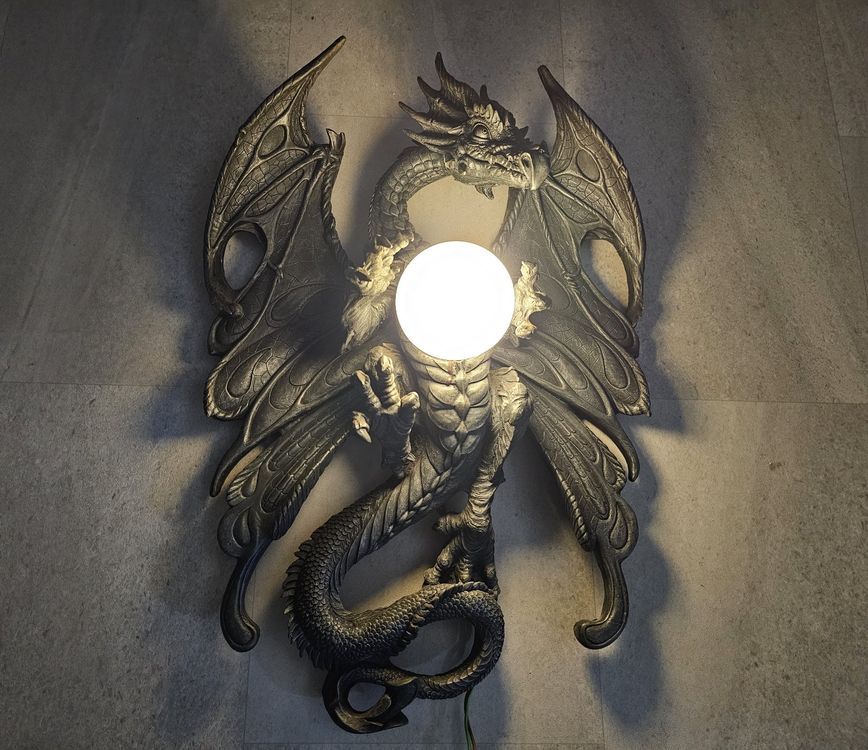 Drachen-Lampe – Höhe 64 Cm, Dekorative Zimmerlampe Mit Drachen-Motiv