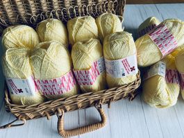 Grand lot de 13 pelotes de Coton/Viscose jaune pâle