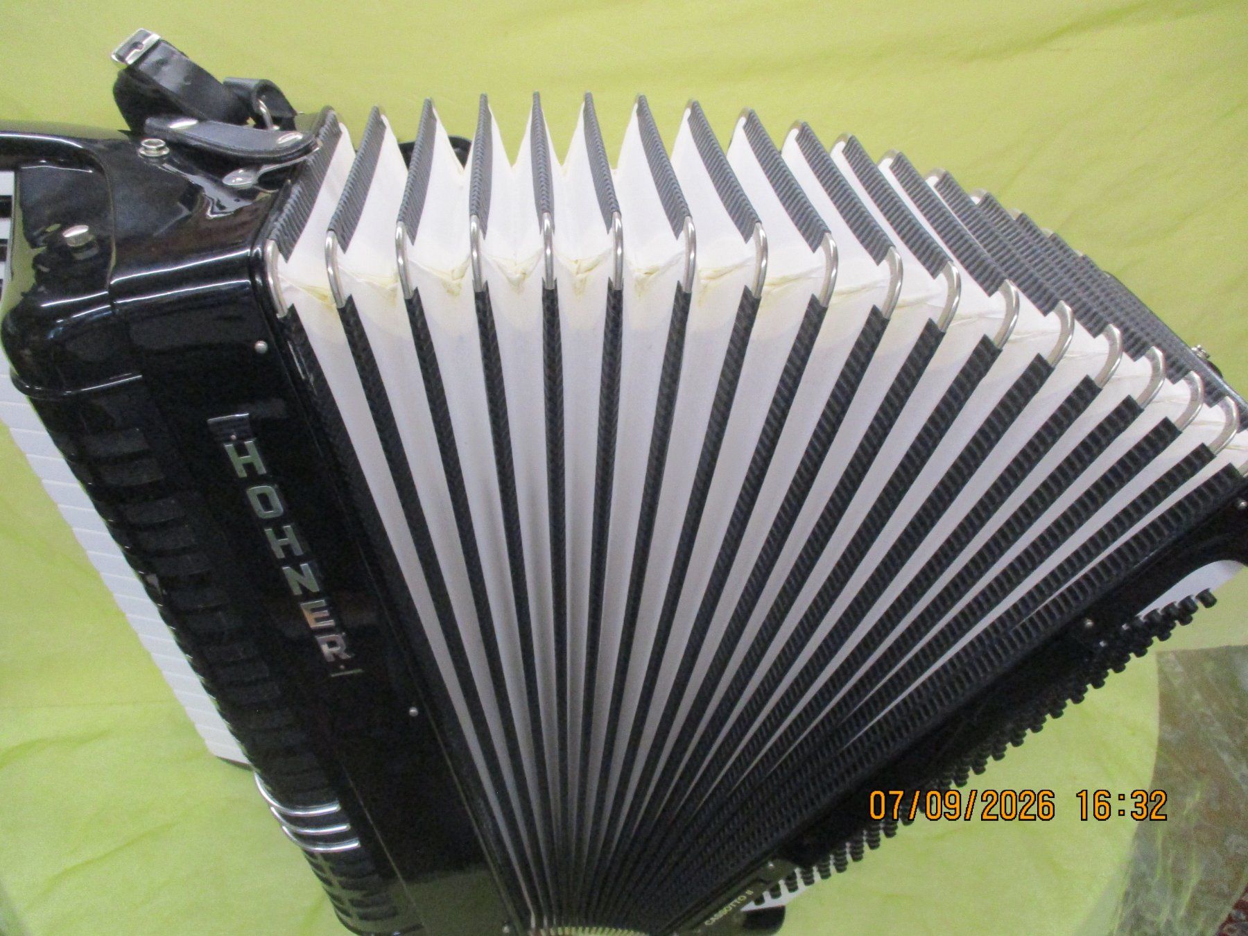 Strumenti musicali: Akkordeon Hohner Cassotto II – Usato da Jegenstorf venduto da Oktavio 6