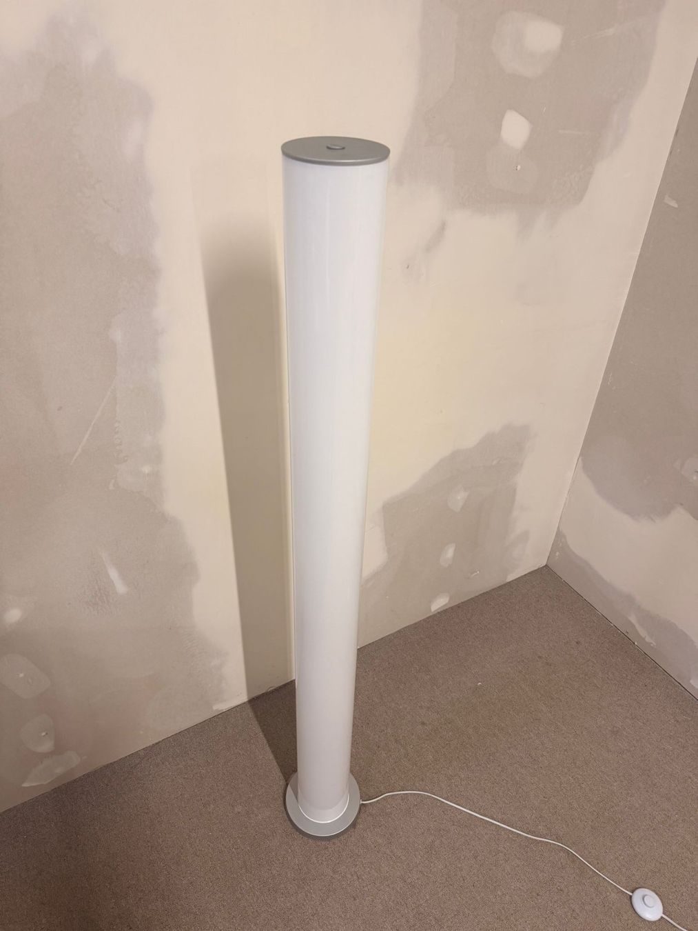 Lampade: Moderne Röhren Stehlampe Säule Stehleuchte – Usato da Rickenbach ZH venduto da Der-Insider 2