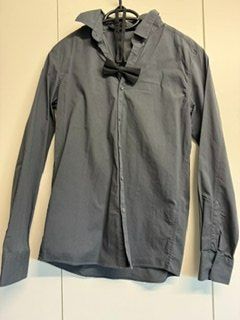 We Hemden, T-Shirts & Polos: WE Hemd grau mit Fliege 158/164 – Gebraucht aus Gommiswald von Anika6
