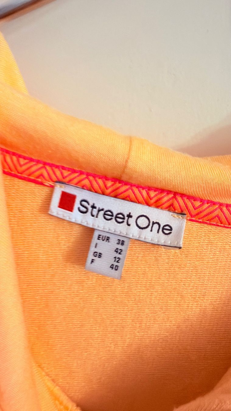 Pulls & Sweat-shirts: • Kurzarm Sweatshirt • – D'occasion à Basel par mendoza13 2