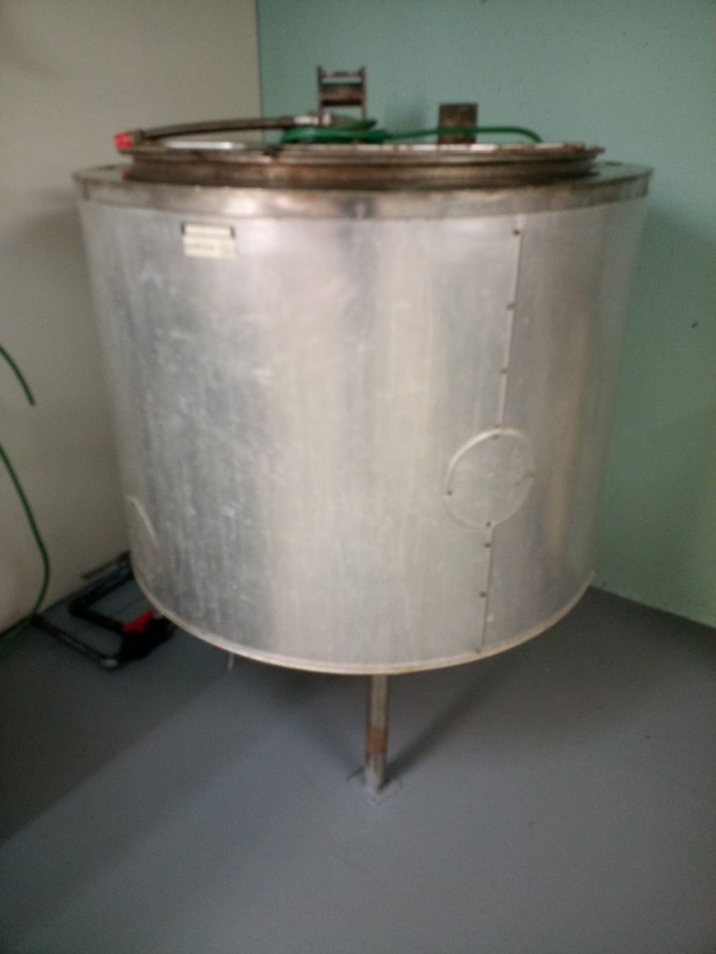 Abbeveratoi e trogoli: Mischtank 300 Liter – Usato da Lutzenberg venduto da Design-Gallery