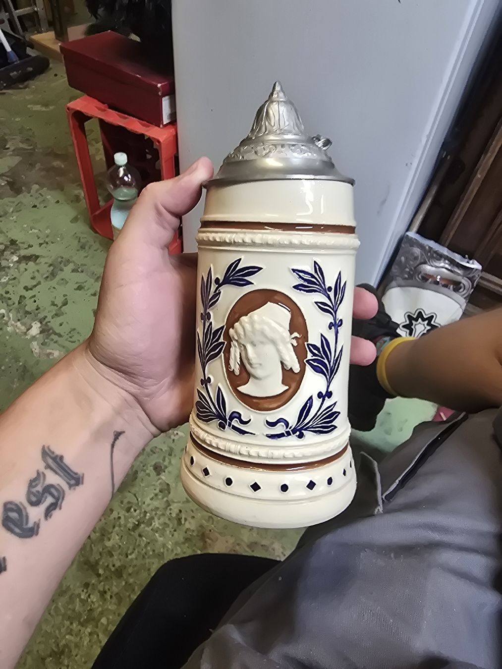 Bicchieri: Bierkrug mit Zinndeckel alt (D1) – Usato da Rorschach venduto da TimelessTrading