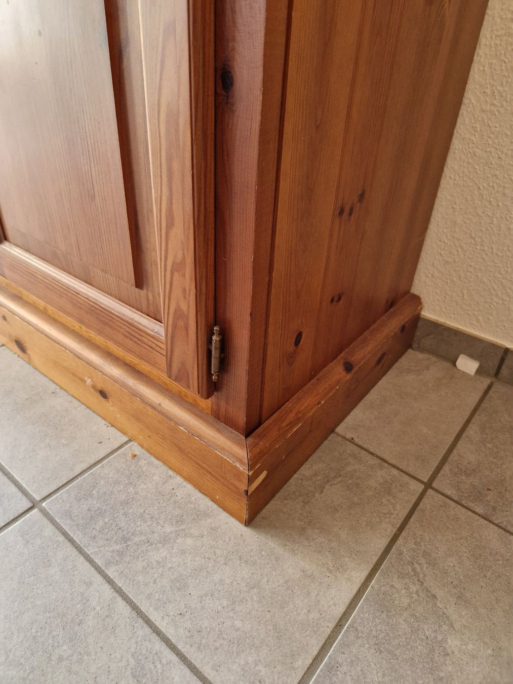 Cassettiere: Schöne kleine Kommode aus Holz – Usato da Basel venduto da earthwalker 5