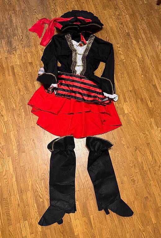 Costumi: costume Lady Corsara 9-10 anni – Usato da Cadro venduto da mic_qy9c 1
