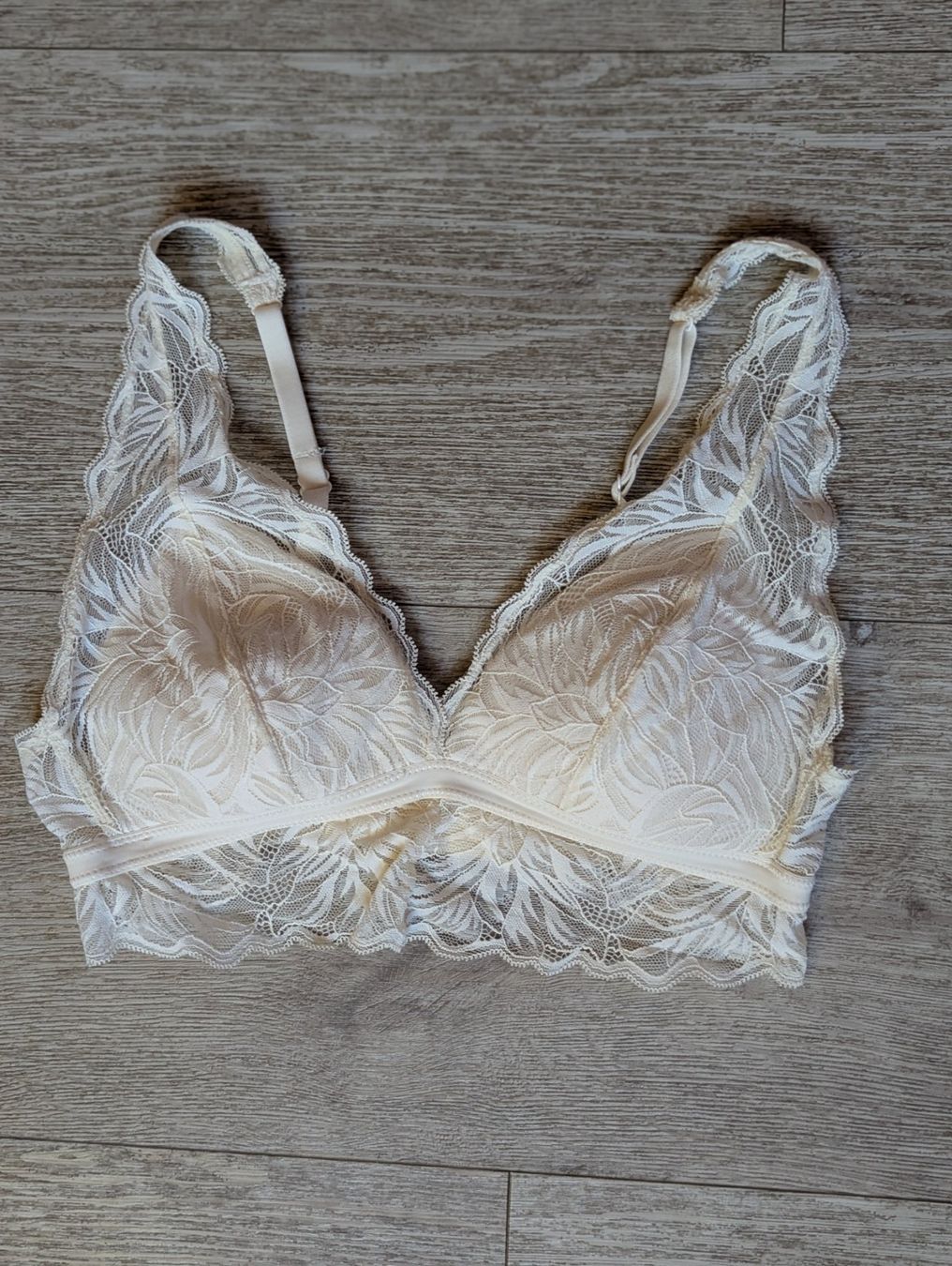 Oysho Altra biancheria intima: Oysho bra size S – Nuovo (secondo la descrizione) da Altendorf venduto da jak_lkk8