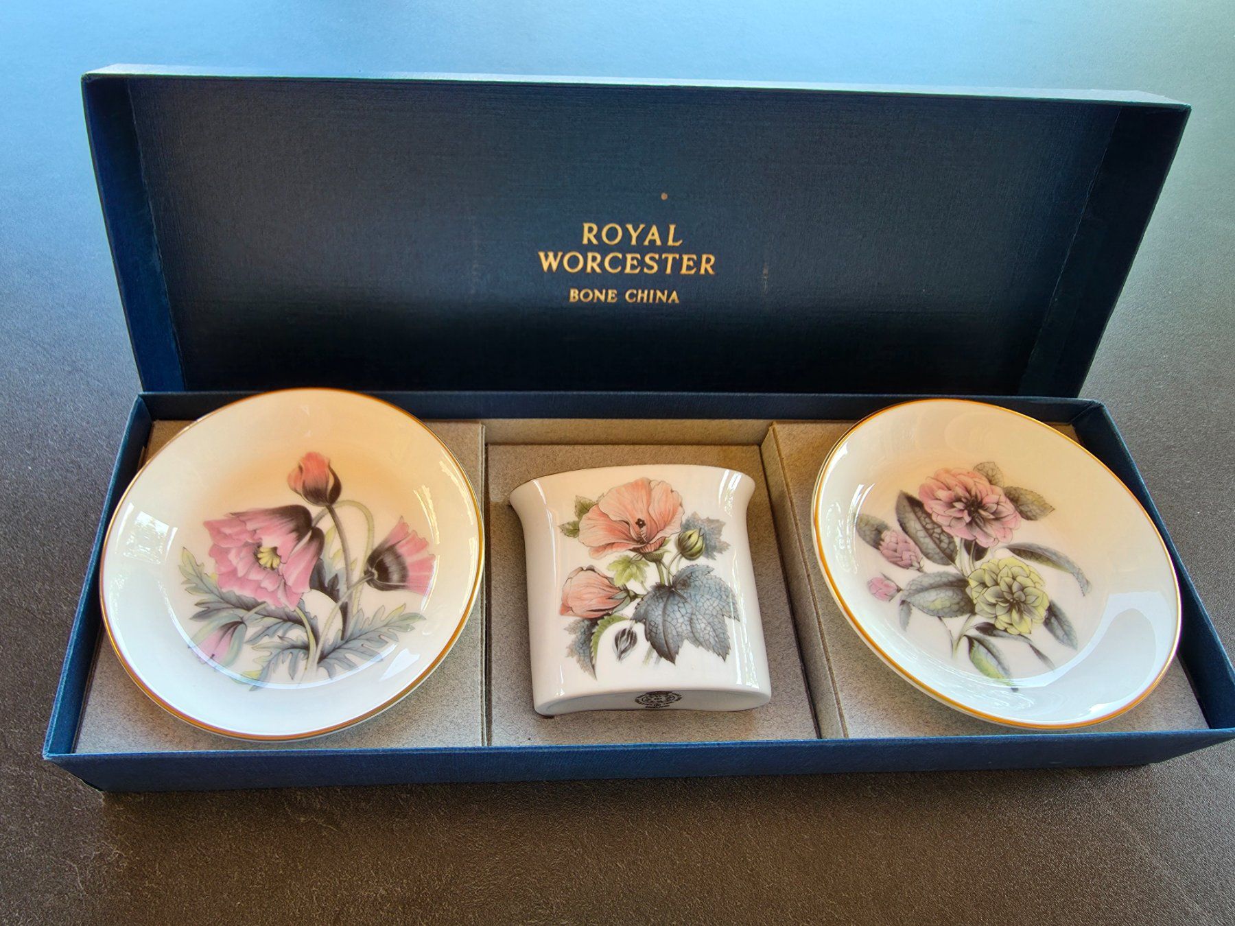 Royal Worcester Geschirrsets: Neuwertiges Royal Worcester Set – Gebraucht aus Etziken von miata02