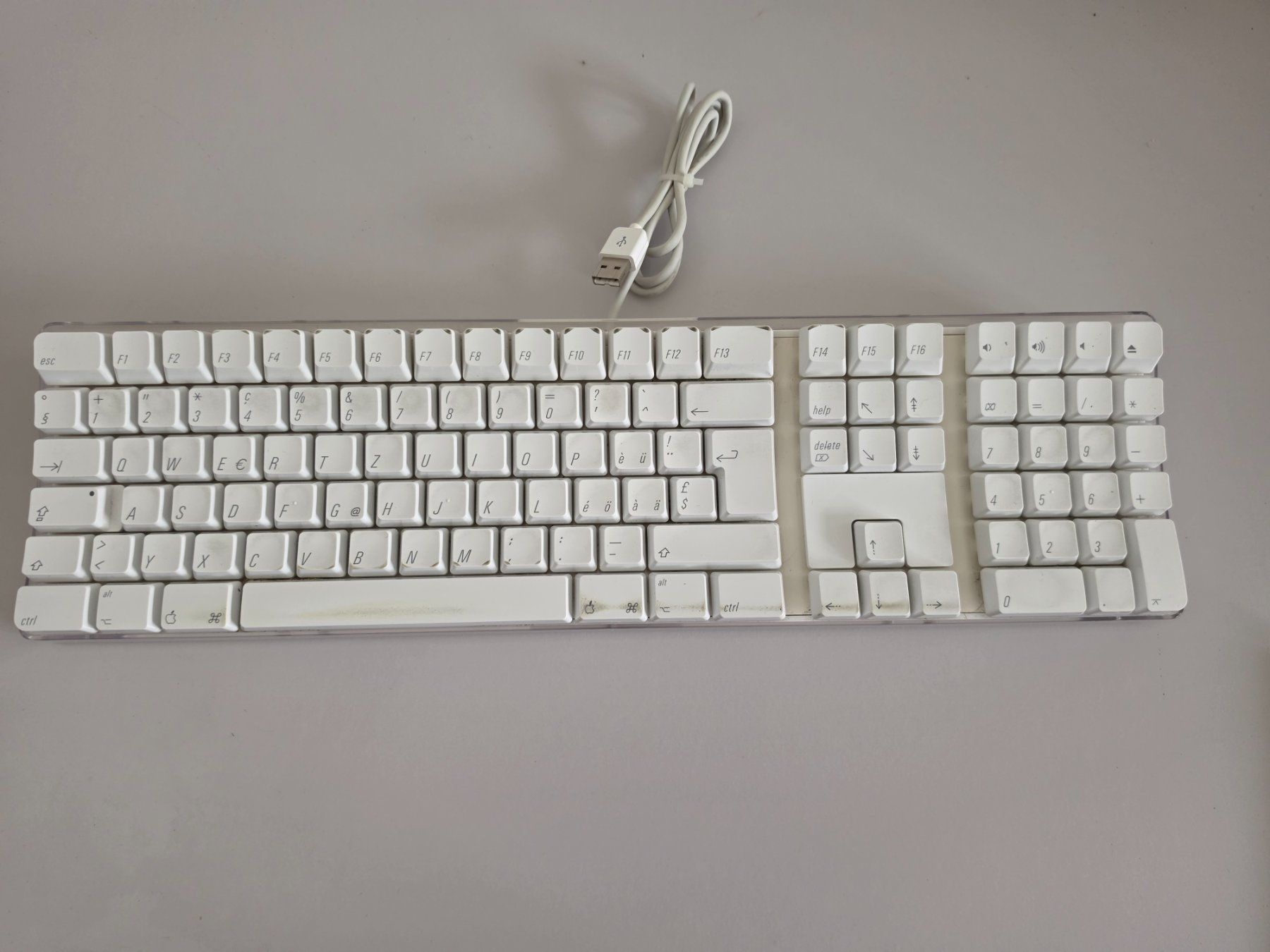 Apple Claviers: Apple Keyboard A1048 - USB - Ziffernblock - CH-Layout 2003 – D'occasion à Birr par DisDas 1