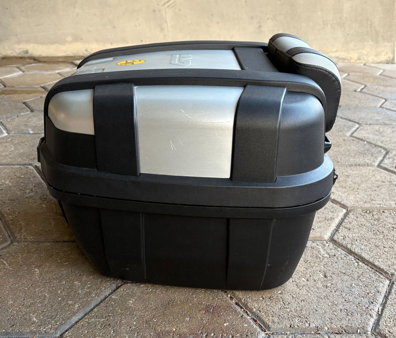 Givi Topcase: GIVI Topcase – Gebraucht aus Neuenegg von Bigbear8 3