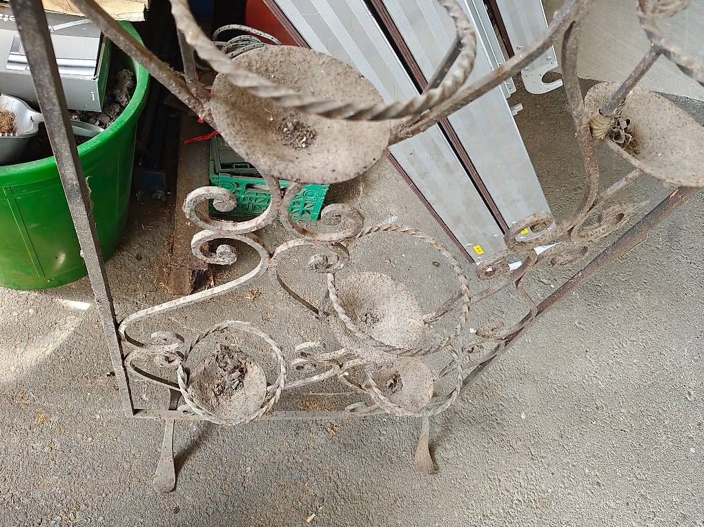 Autres décorations pour le jardin: Blumenständer Eisen sehr alt -ANTIK -Scheunenfund – D'occasion à Oftringen par alurollgerueste 3
