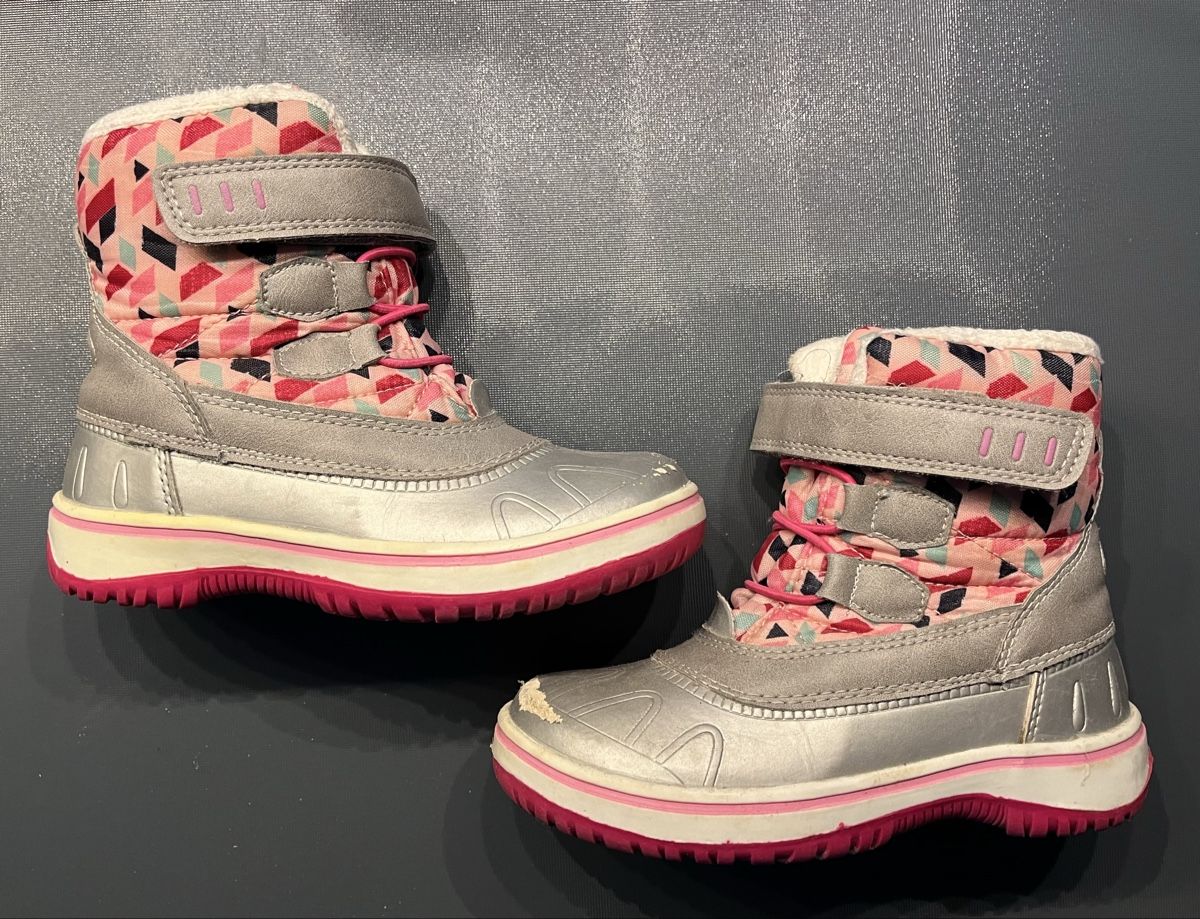 Chaussures filles: Mädchen Winterstiefel/-schuhe Gr. 28 – D'occasion à Kirchberg BE par qualle01 1