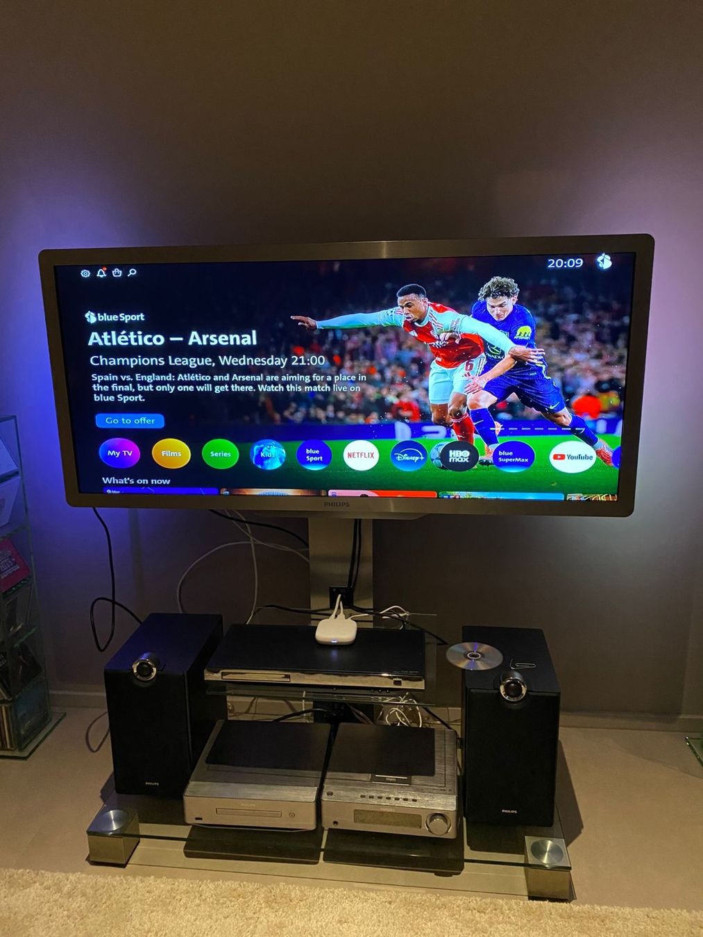 Mobili TV: Philips LED TV et meuble TV – Usato da Mies venduto da EA_Mies