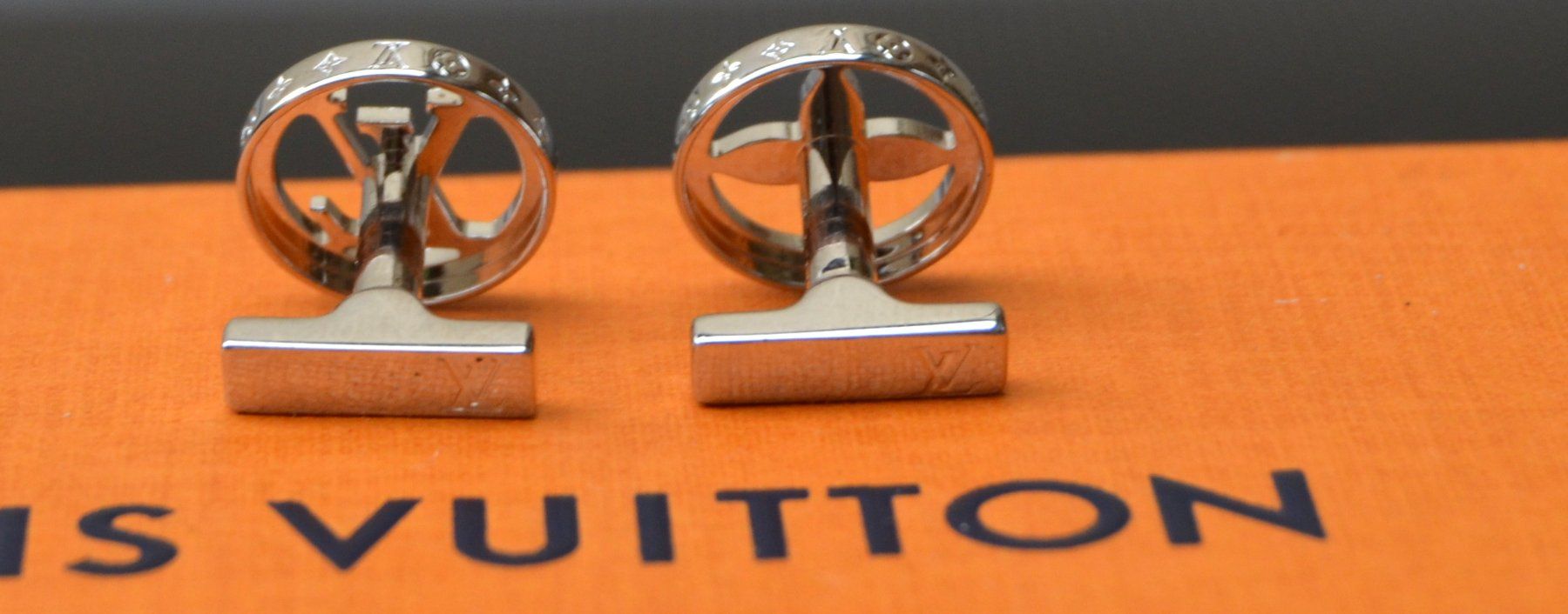 Louis Vuitton Gemelli: Louis Vuitton Manschettenknöpfe / boutons de manchette – Usato da Collonges venduto da Auganien 7