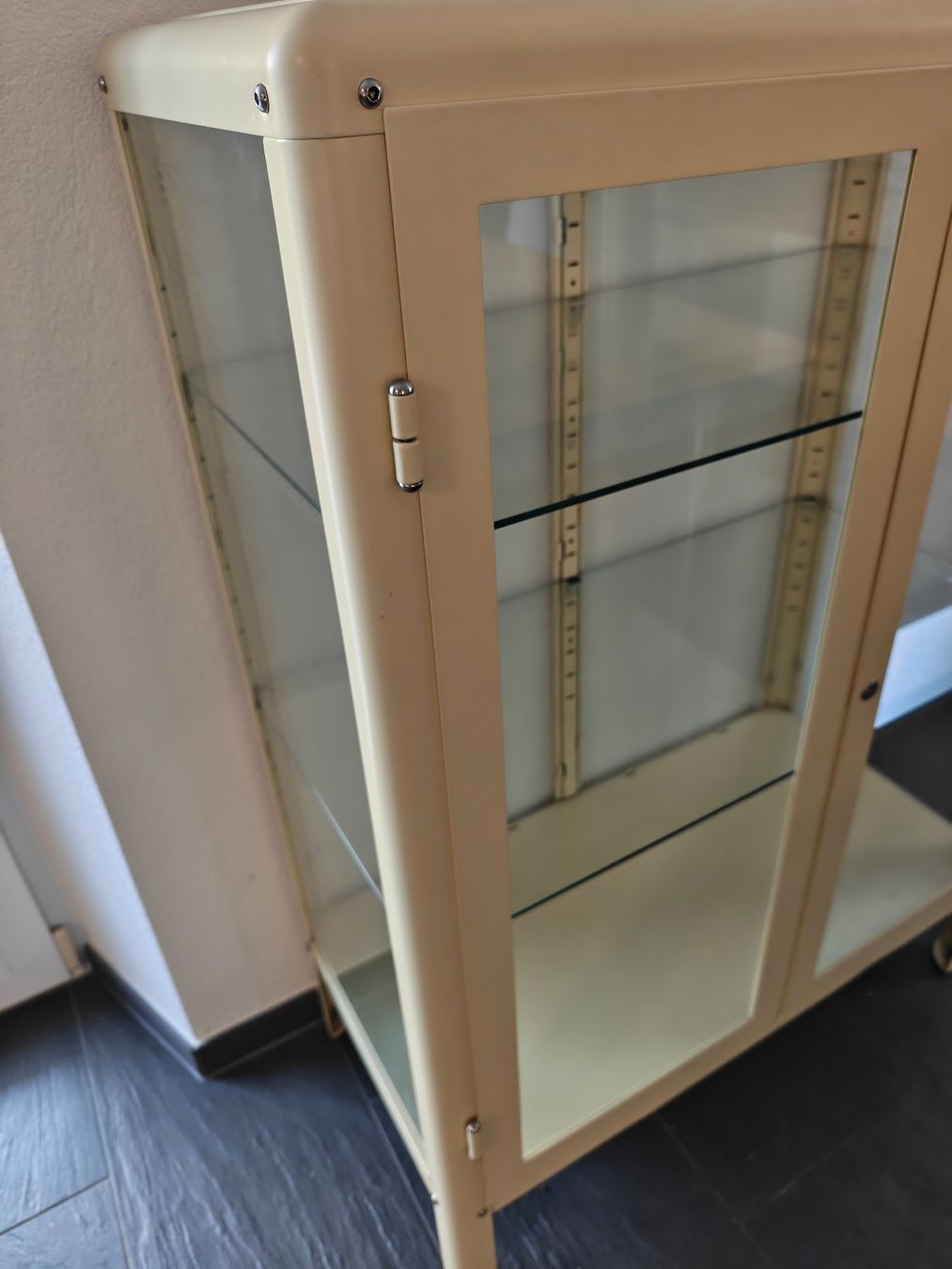 Vitrinen: Glasvitrine 113x81 – Gebraucht aus Braunau von jdo_8n25 1