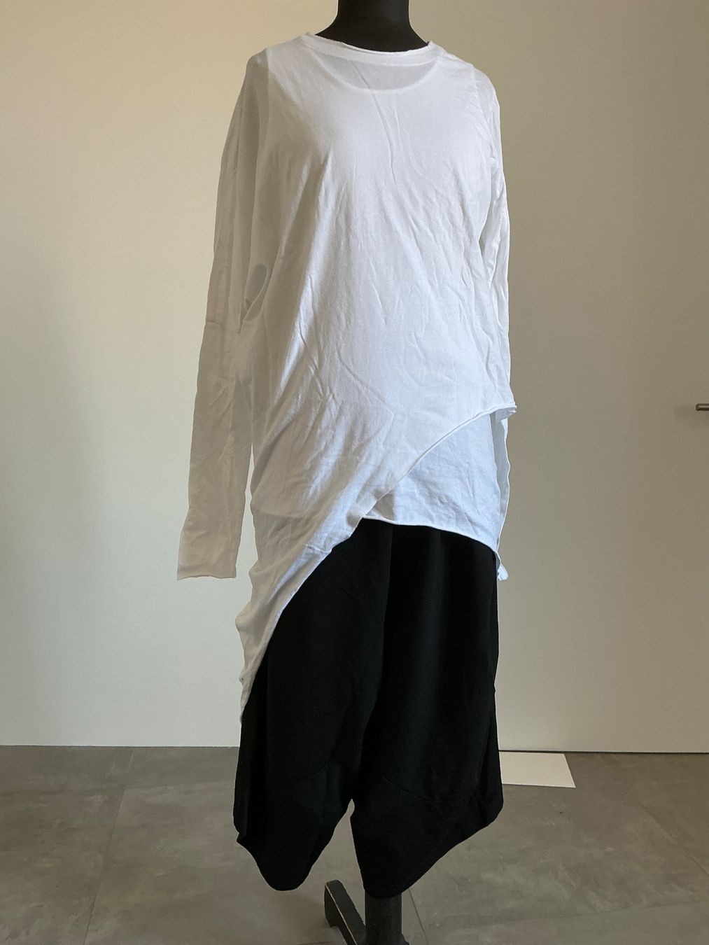 T-shirt: T-Shirt Bajra weiss 2-teilig – Usato da Carona venduto da LaDark11