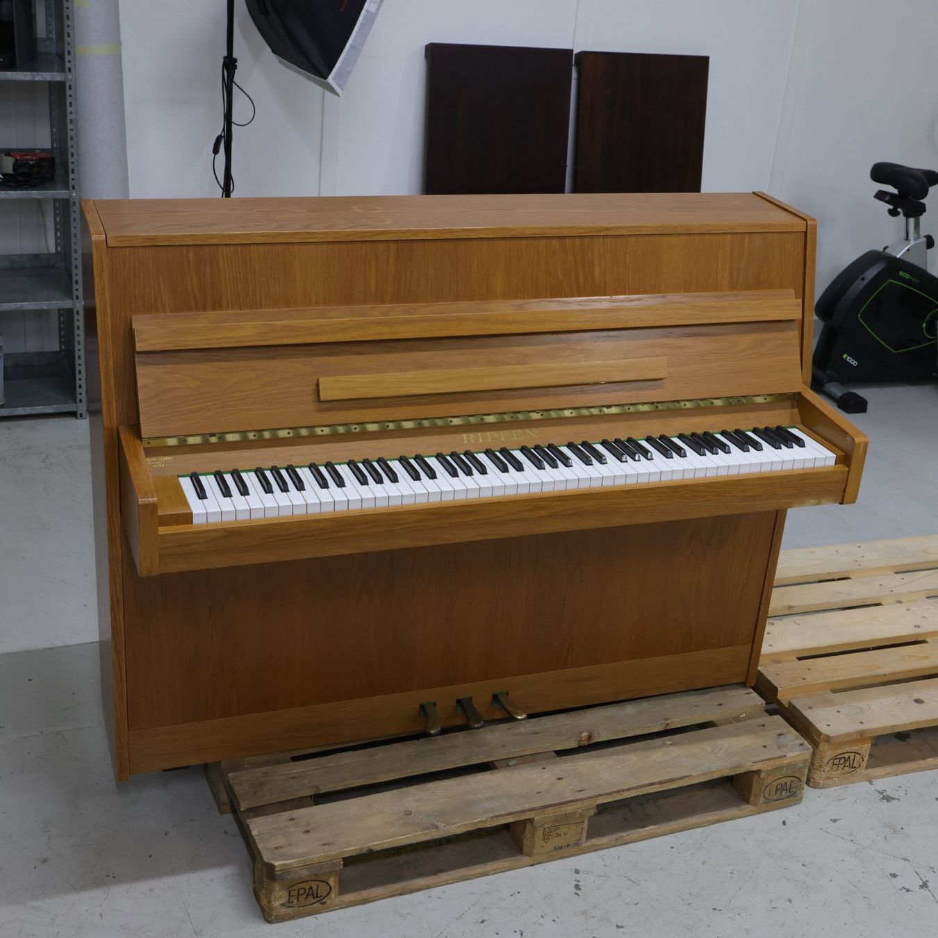 Musikinstrumente: Rippen-Klavier - Einsteigerinstrument – Gebraucht aus Volketswil von brockipfannenstil