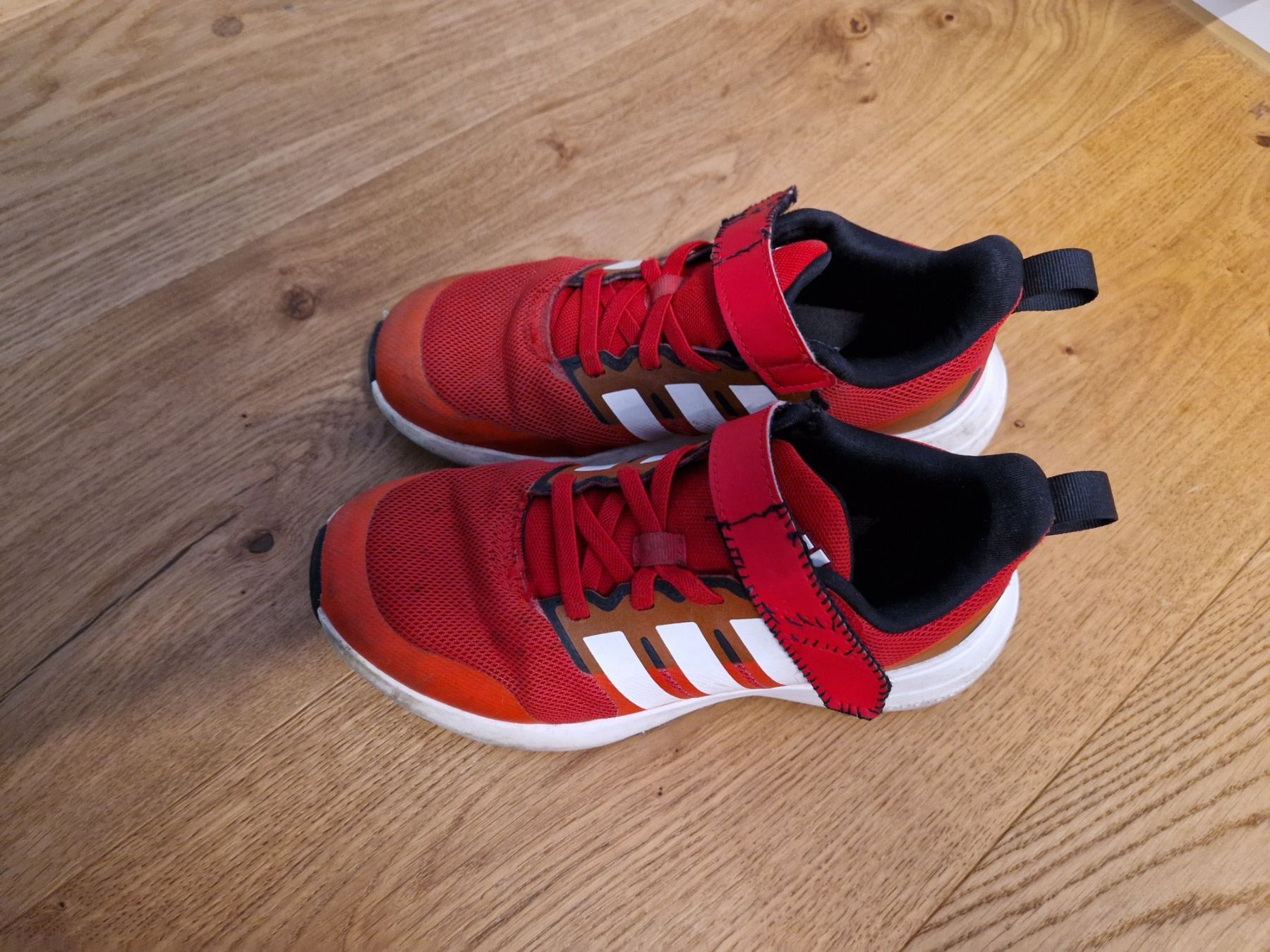 Adidas Scarpe per ragazzi: Adidas Turnschuhe Gr. 33 – Usato da Davos-Dorf venduto da Bpelikan