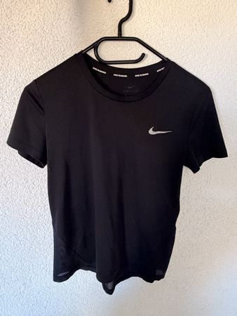 Nike Tshirt schwarz Gr. XS