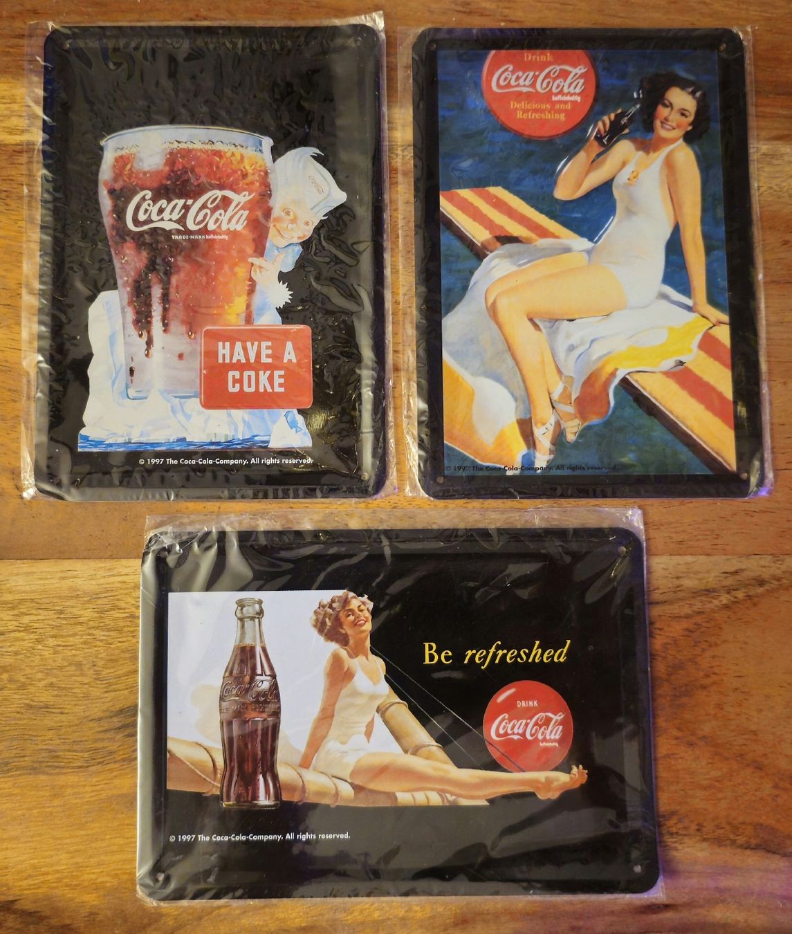 Cartoline: 3 Coca-Cola Metallpostkarten, neu, originalverpackt – Nuovo e nell'imballaggio originale da Oberengstringen venduto da Asteroid56