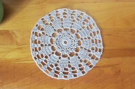 Rundes Häkeldeckchen ca  20 cm / silber