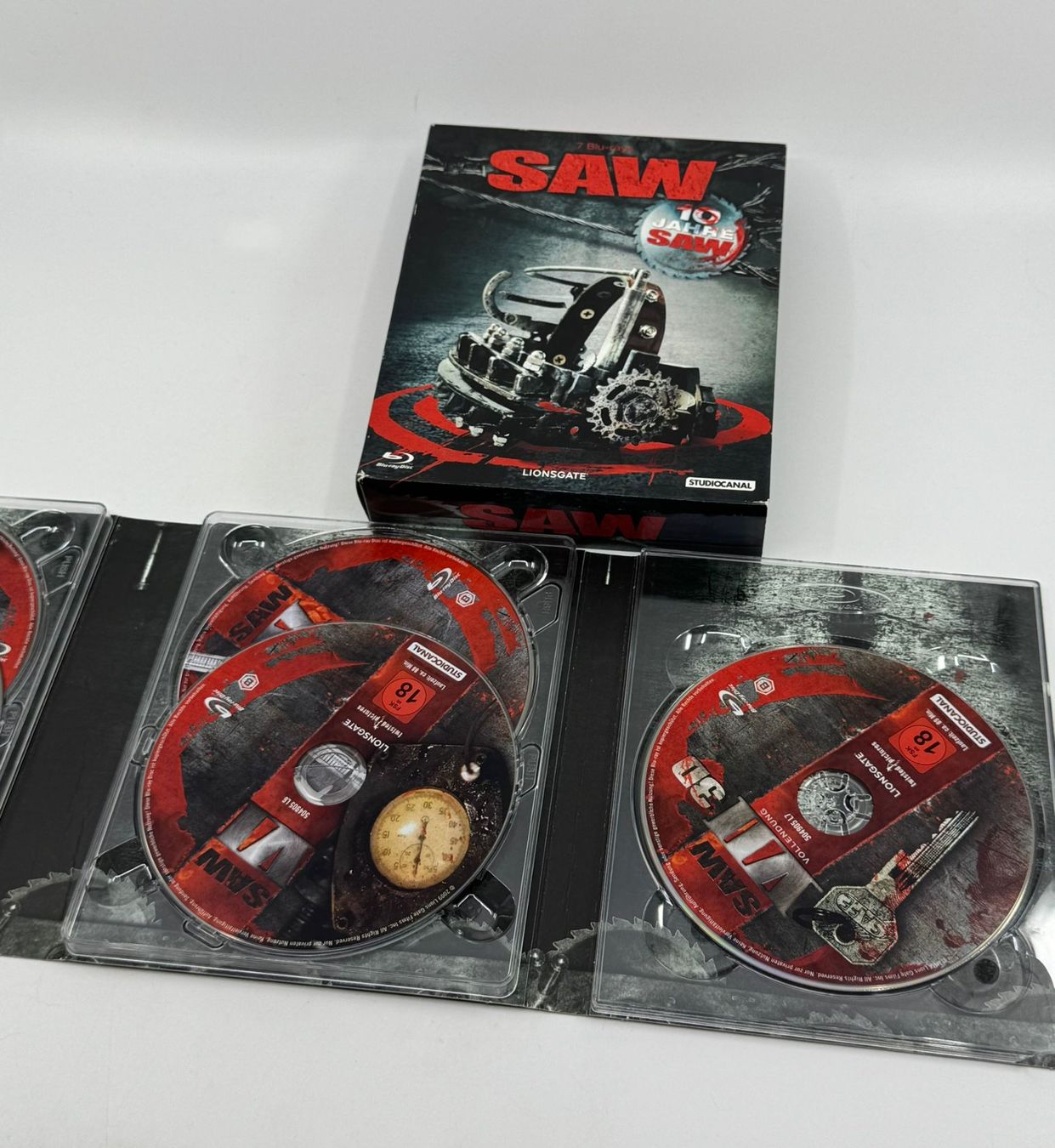 Tutti i DVDs: 10 Jahre SAW (7 Blu-Rays) – Usato da Herisau venduto da Seyashop1 2