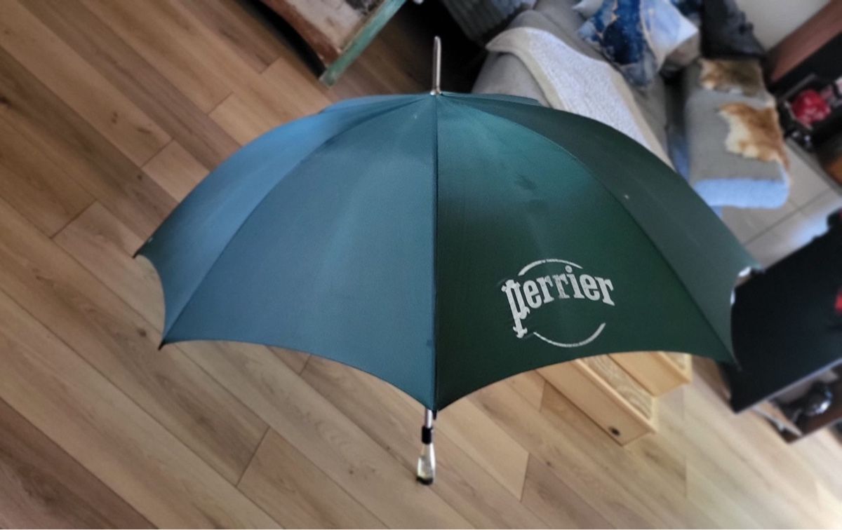 Ombrelli: Ancien parapluie Perrier xxl – Usato da Bursinel venduto da SeveralLives