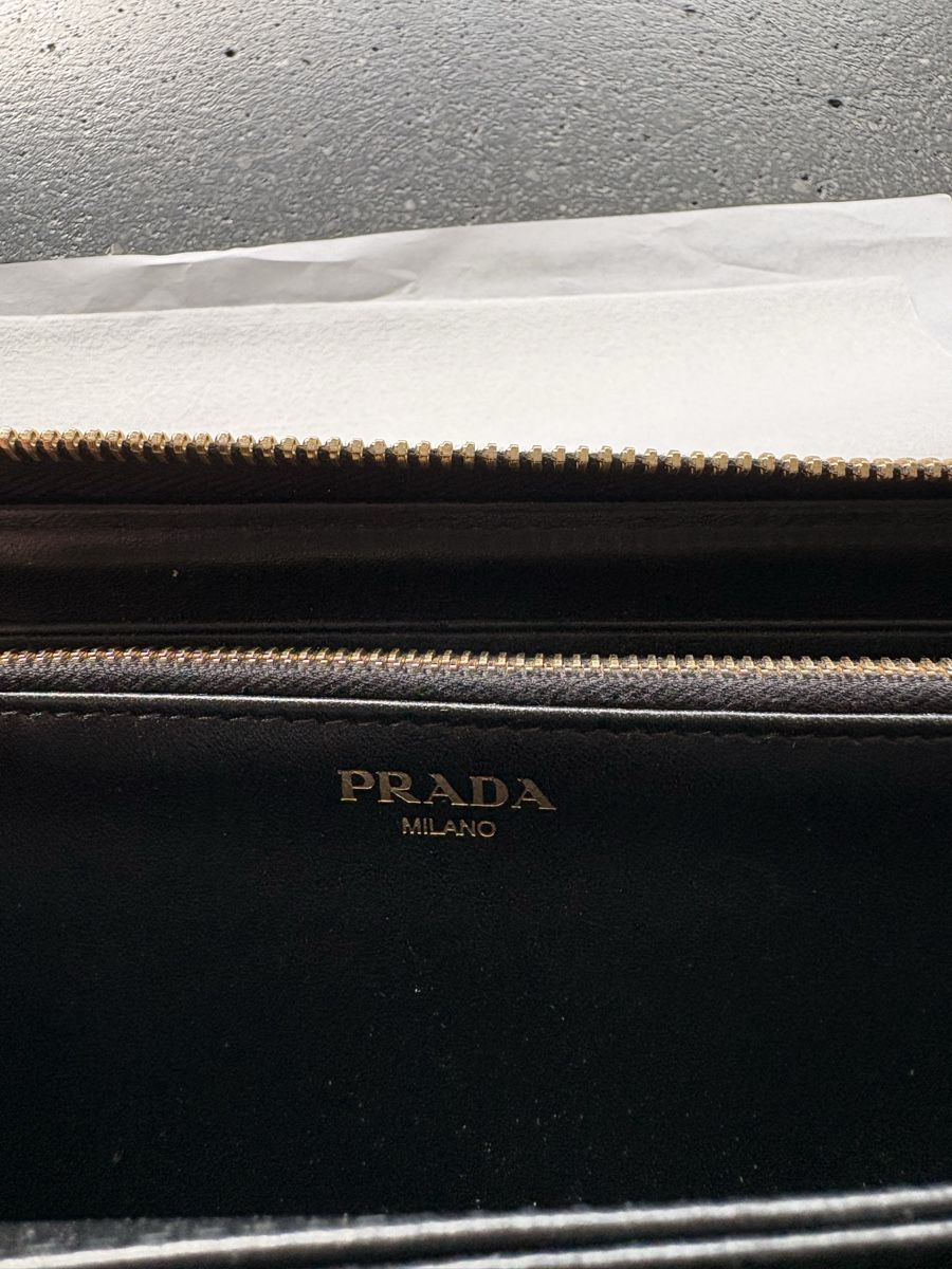 Prada Portafogli: Prada Portemonnaie Geldbörse wallet – Usato da Duggingen venduto da AlexFlomi 9