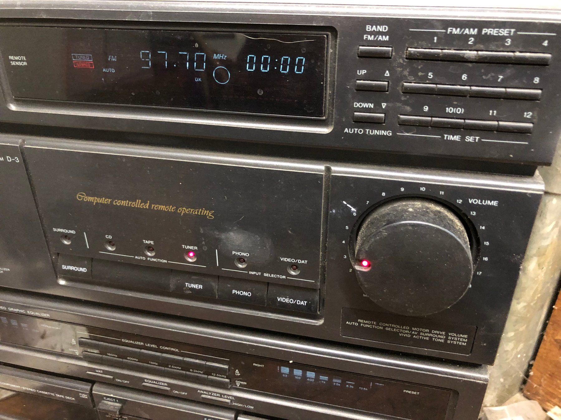 Denon Systèmes audio & multimédias: Denon Hifi Compact System D3 – Défectueux à Hinterkappelen par atomschnee 1