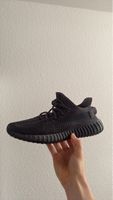 Adidas Yeezy Boost 350 V2 schwarz neuwertiger Zustand 44,5