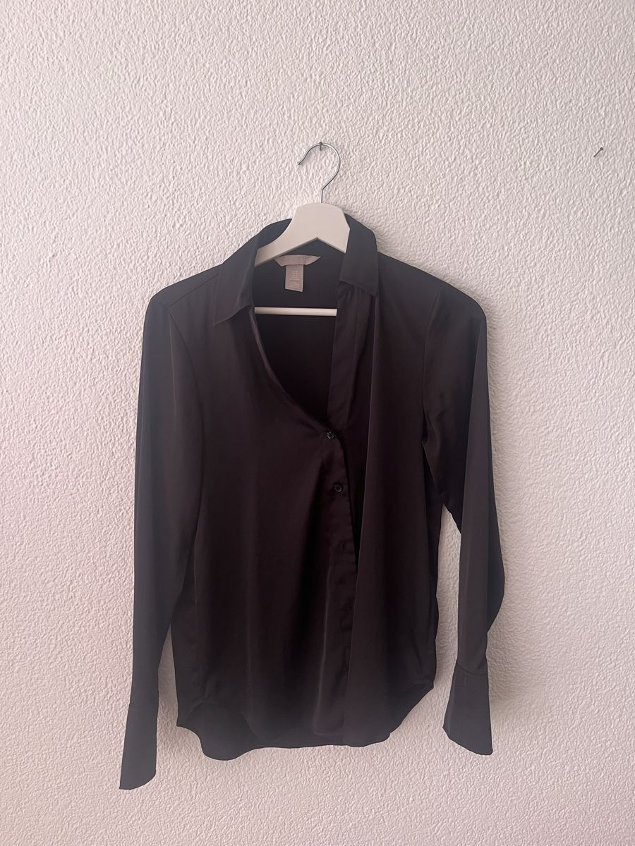 H&M Chemisiers: schwarze Seidenbluse – D'occasion à Andwil SG par sas_m9tn