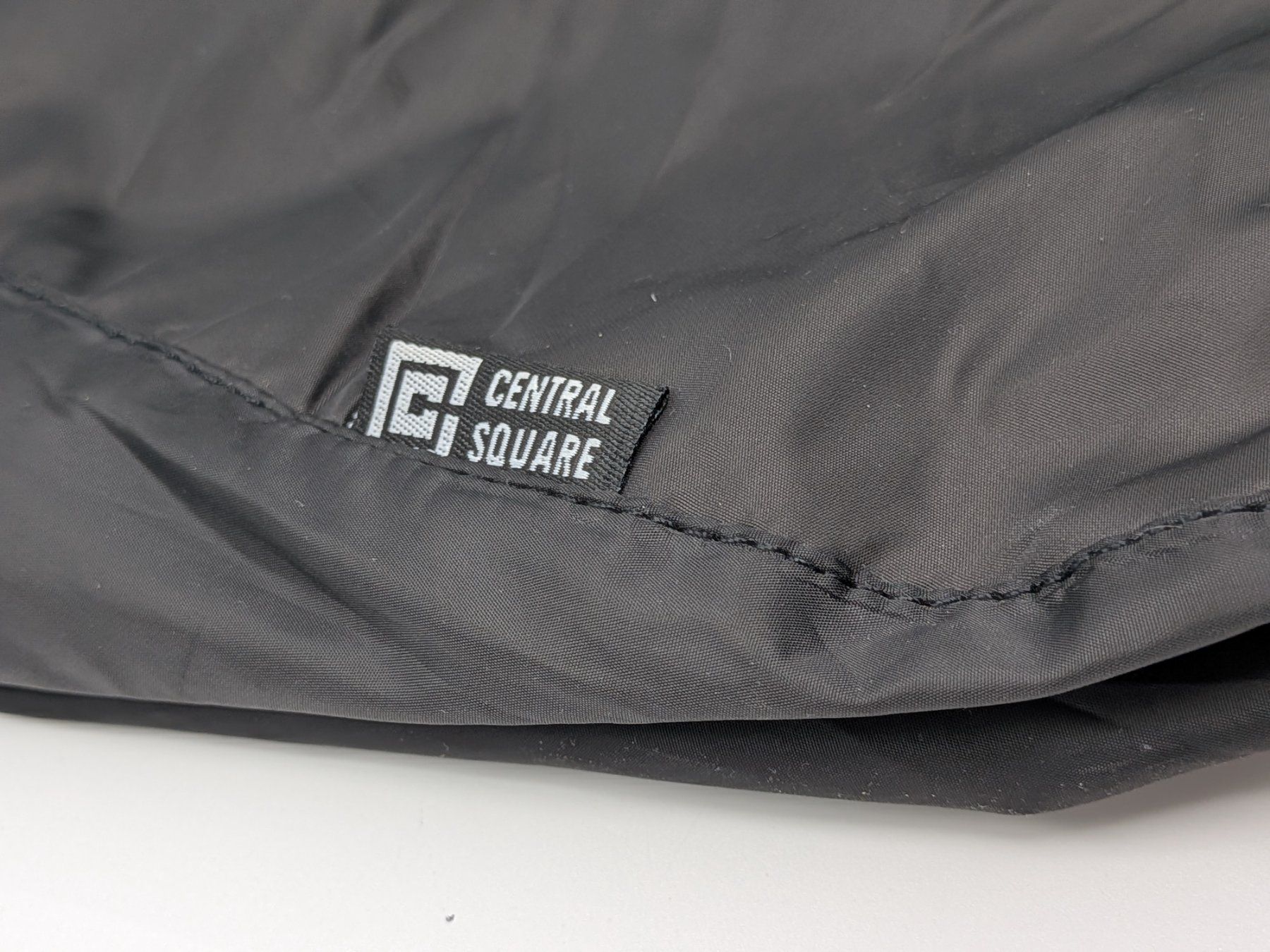Taschen: Central Square schwarze Umhängetasche – Gebraucht aus Emmen von magelan 1
