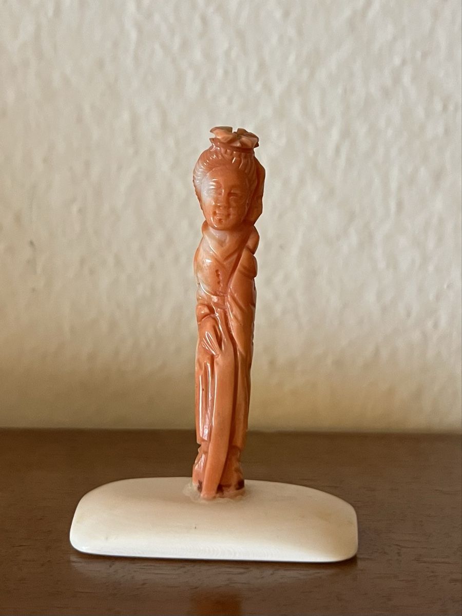Statuette: asiatische Korallenfigur – Usato da Kilchberg ZH venduto da celinaemi