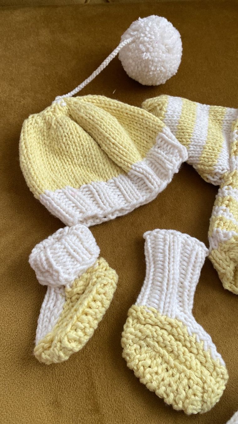 Poupées: gestrickte Puppen Kleider, handarbeit – D'occasion à Dagmersellen par Arcticsnow2017 1
