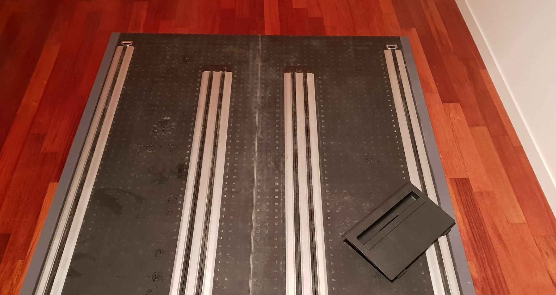 Rivestimenti per pavimenti: Robuste Bodenplatte mit Schienen von VW T6 / T6.1 u Multivan – Usato da Schaffhausen venduto da fbo_5kdj