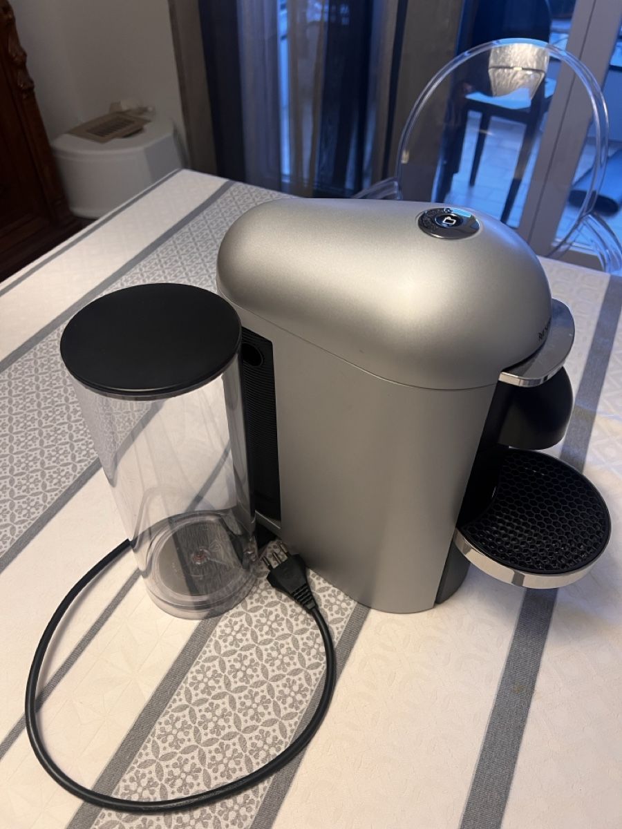 Nespresso Kaffeemaschinen & Espressomaschinen: NESPRESSO Macchina da caffè VERTUO PLUS, usata poco – Gebraucht aus Paradiso von dce_29dc 1