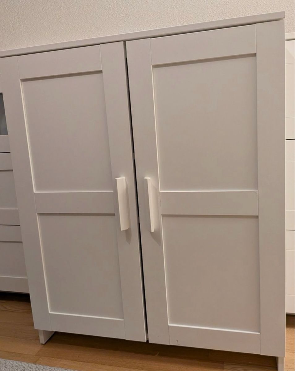 Ikea Cassettiere: IKEA Brimens Kommode mit Türen – Usato da Benglen venduto da Dubai1234