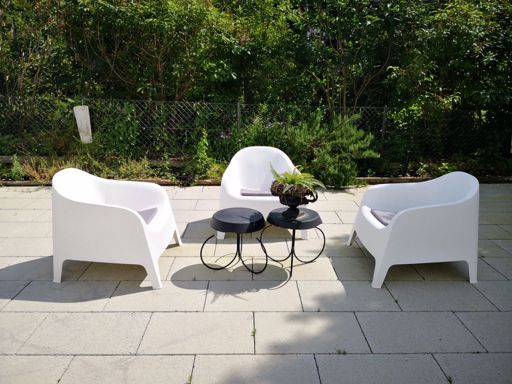 🤩6 STK 3 IKEA GARTENSTÜHLE WEISS PLASTIK & 3 KISSEN GRAU Kaufen auf