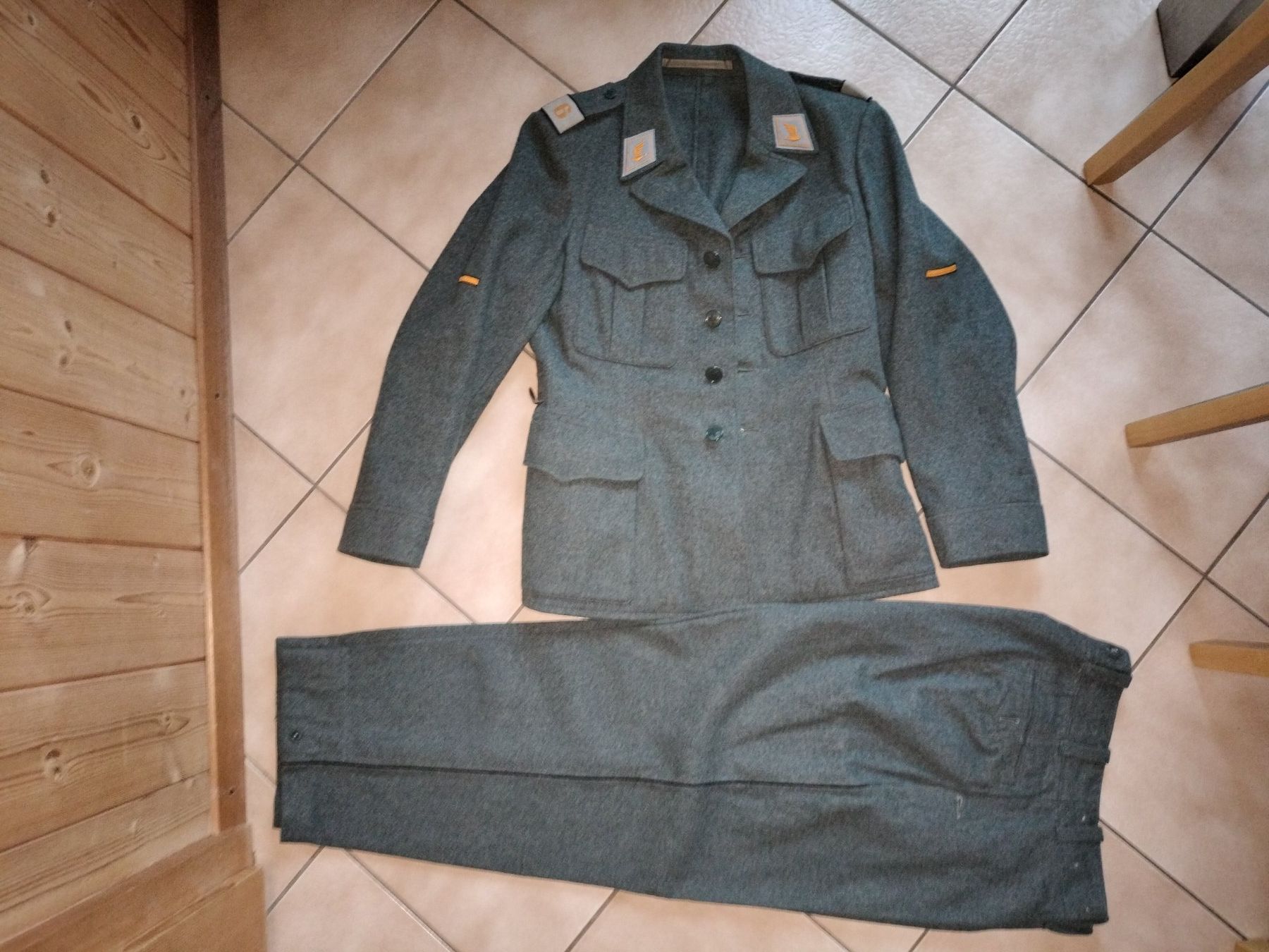 Schweizer Armee Uniformi: Antike Schweizer Armee Militär Uniform – Usato da Schwanden Sigrisw venduto da len_9yqg