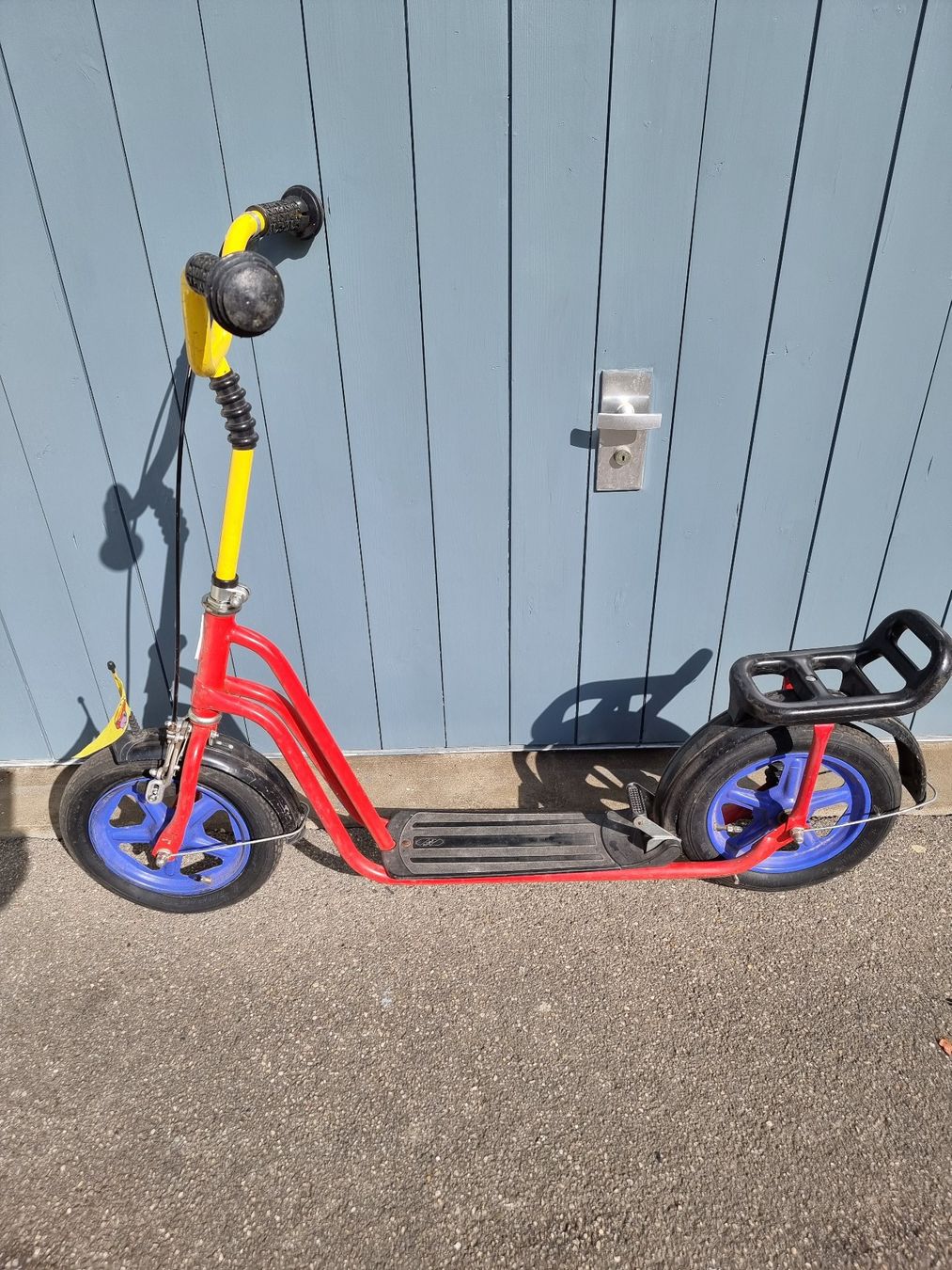 Veicoli per bambini: Roter Tretroller – Usato da Aarwangen venduto da verwer