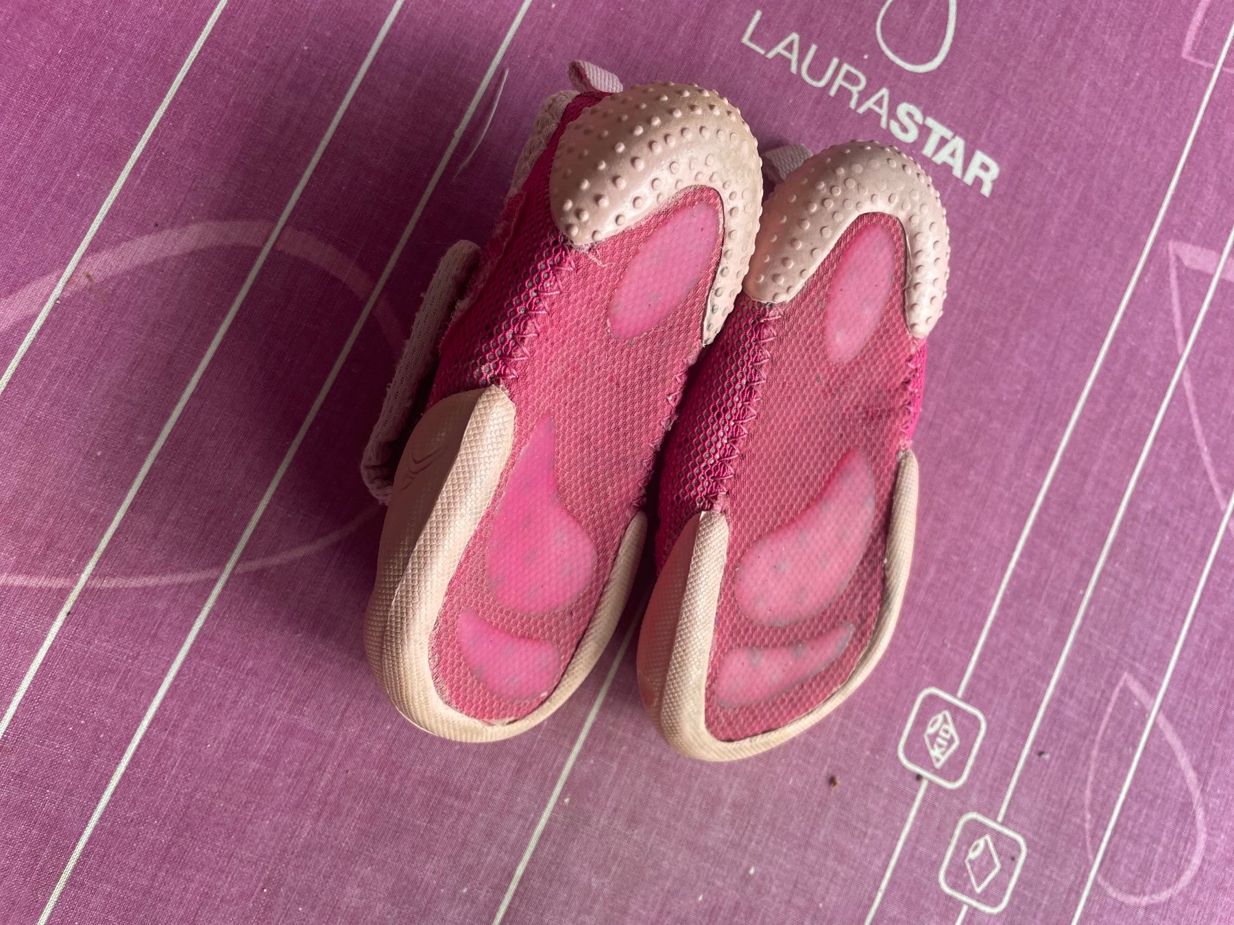 Scarpe per ragazze: Chaussures enfants taille 18 – Usato da Les Geneveys-sur-Coffrane venduto da pipocas2009 3