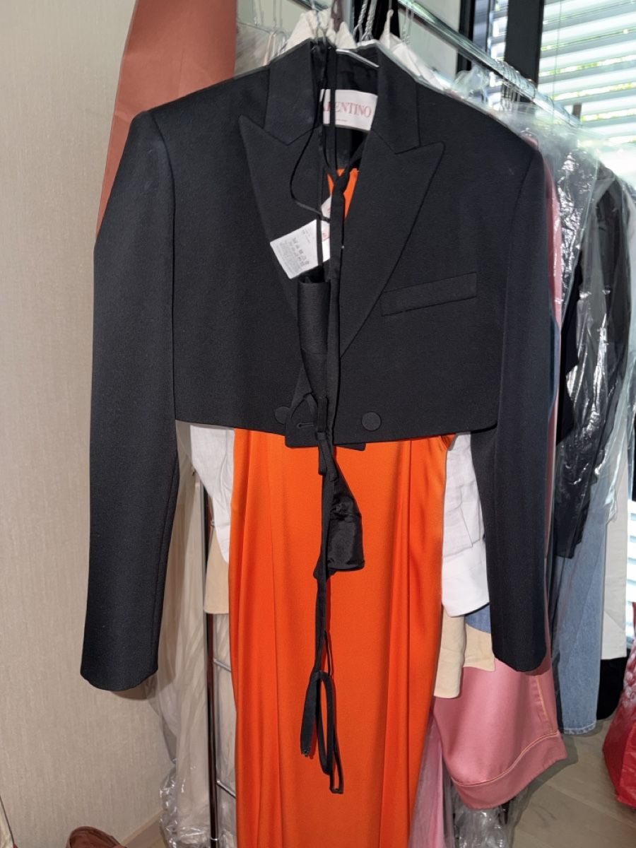 Valentino Giacche: Valentino cropped blazer  – Nuovo (secondo la descrizione) da Genève venduto da val_rp9x