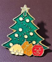 Q600 - Pin Weihnachtsbaum mit Geschenken