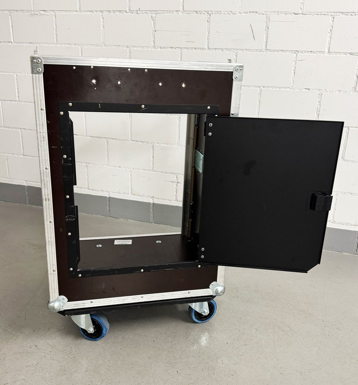 Autres accessoires: Thon L-Rack 15HE 45 mit Rollen – D'occasion à Zürich par  2