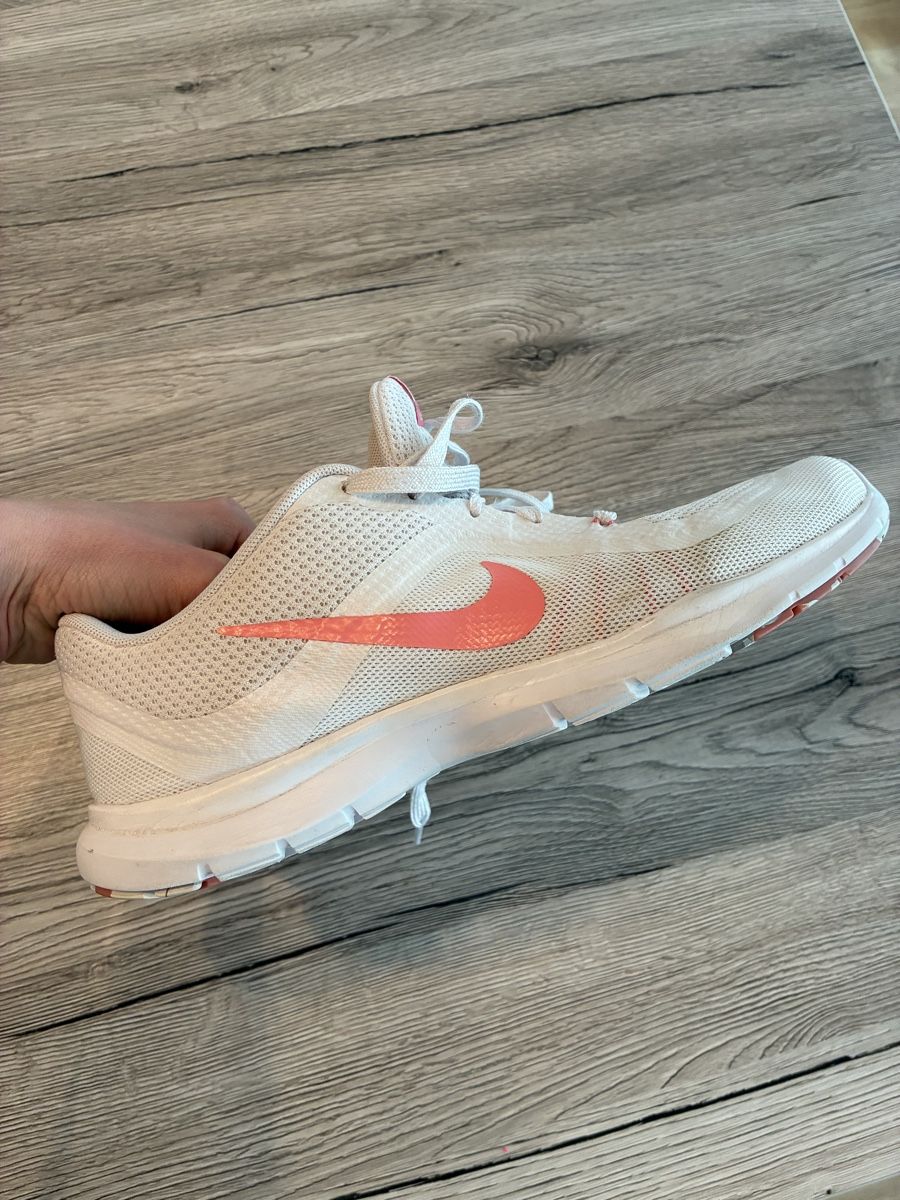 Nike Herrenschuhe: Hallenschuh Nike – Gebraucht aus Niederwangen BE von jel_ah